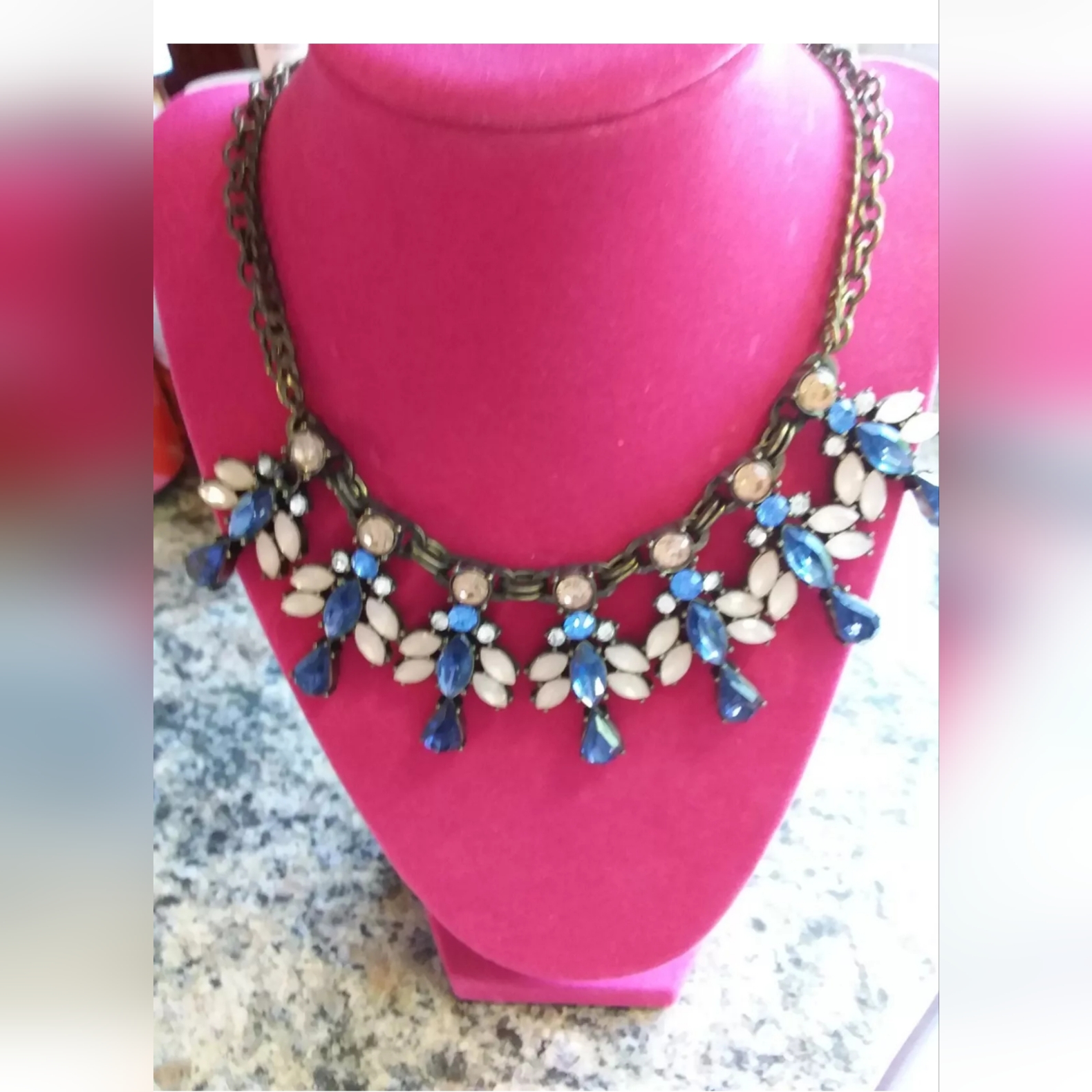 New Nwot Torrid Gemstone Statement Necklace 12$